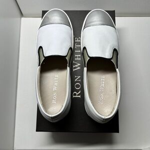 RON WHITE  SLIP ON SNEAKER  Size 6.5-7. Euro 37
MAKE an OFFER😁